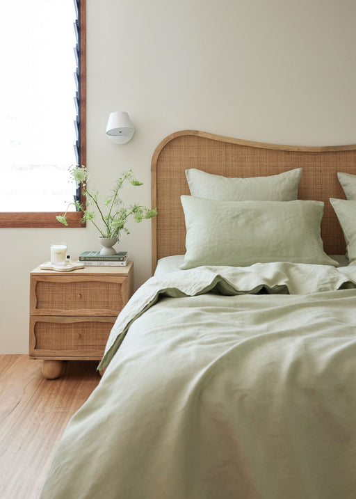 Cotton, Linen, Silk, or Percale: Which Fabric Is Best for Sleeping in Summer?