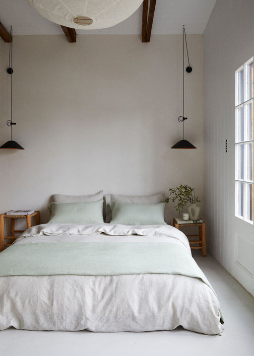 8 Simple Steps to Making the Perfect Bed Like an Expert