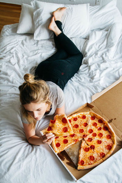 This Is the Scientific Reason Why a Lack of Sleep Makes You Crave Junk Food
