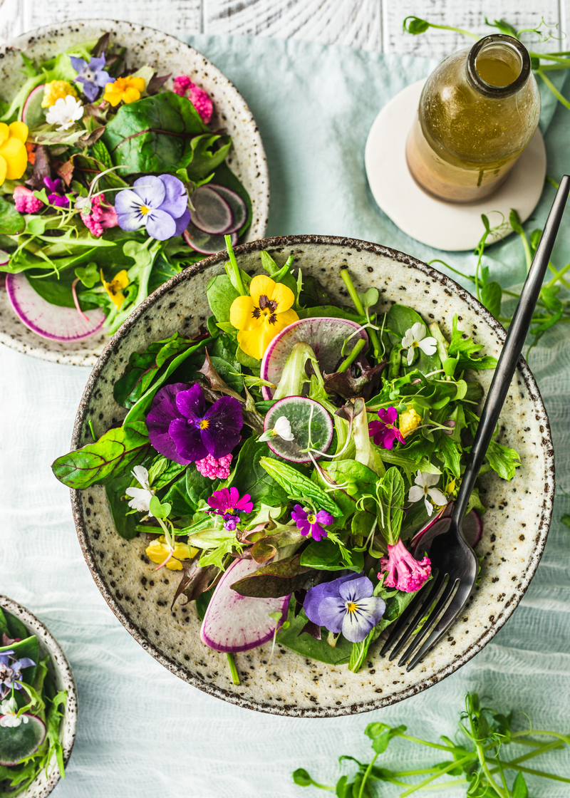 vegan salad with edible flowers 