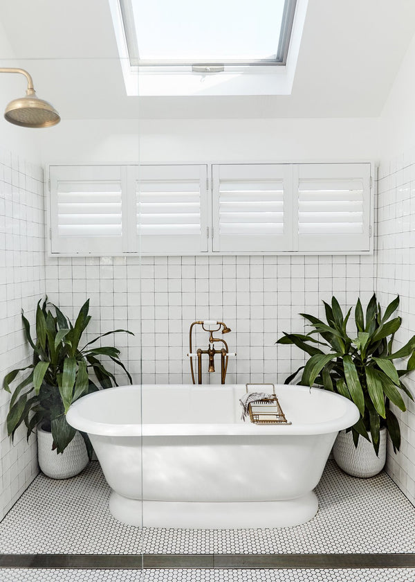 https://bedthreads.com.au/cdn/shop/articles/bathtub-trend_600x.jpg?v=1600056297