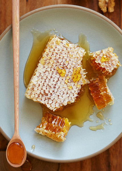 5 Science-Backed Reasons You Should Be Using Manuka Honey