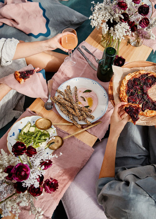 12 Delicious Picnic Hampers to Elevate Your Park Spreads